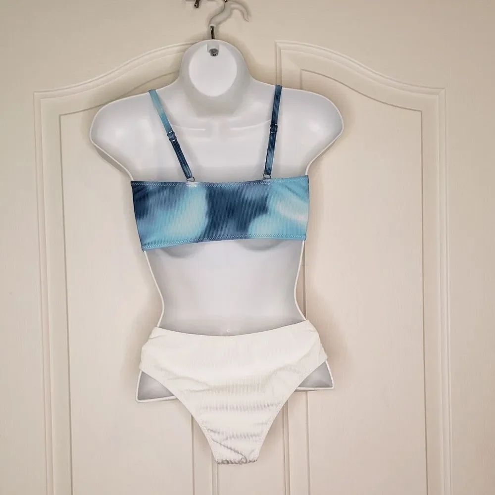 Bikini - Picture 3 of 5